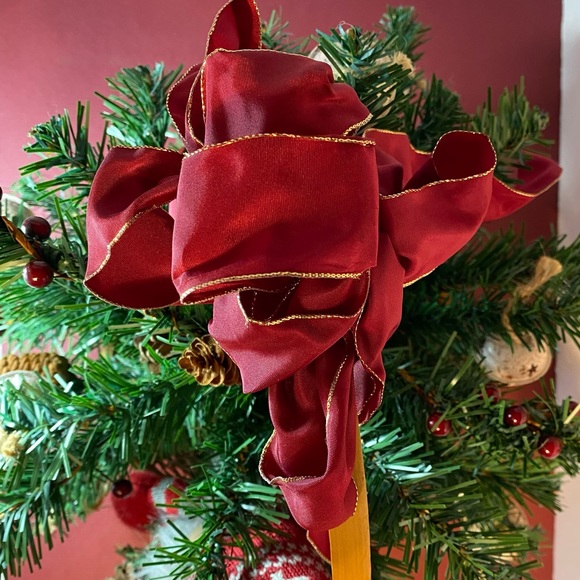 NEW Gnome in a Natural Wicker Basket w/ LED Fairy Lights & Artificial Evergreens - Picture 13 of 14